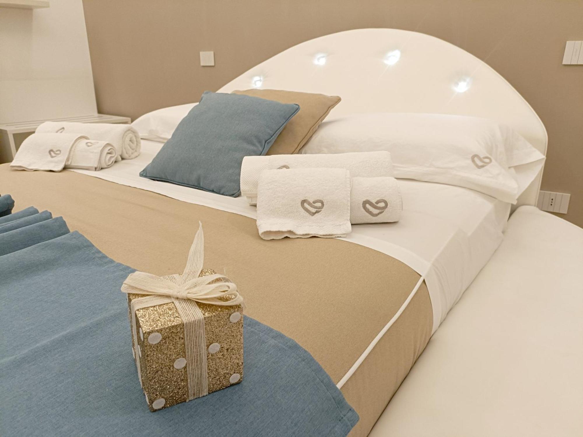 Romantic Suite Monopoli Bagian luar foto